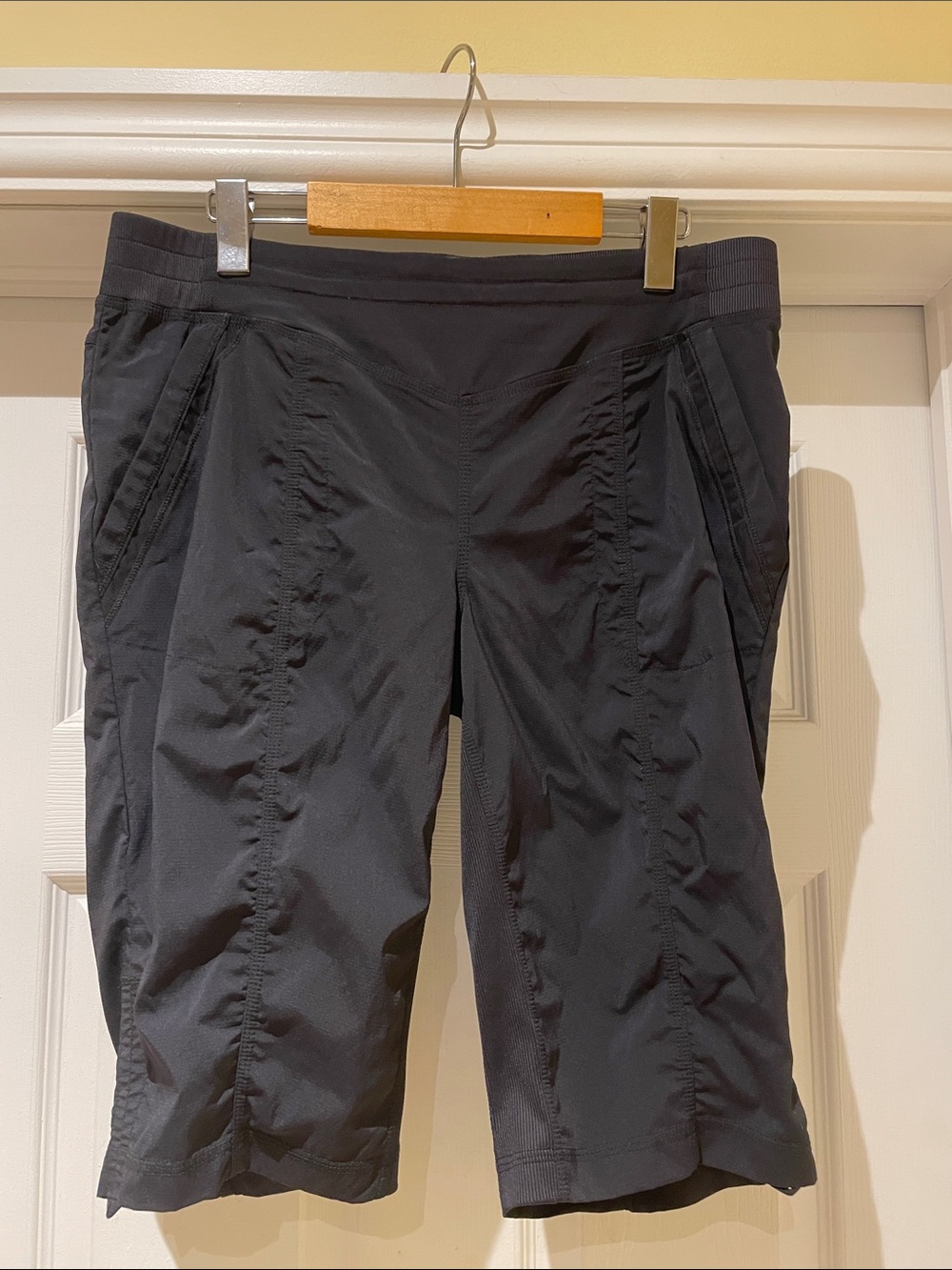 Indygena Women Black Bermuda Shorts - Lightweight Althleisure Activewear L